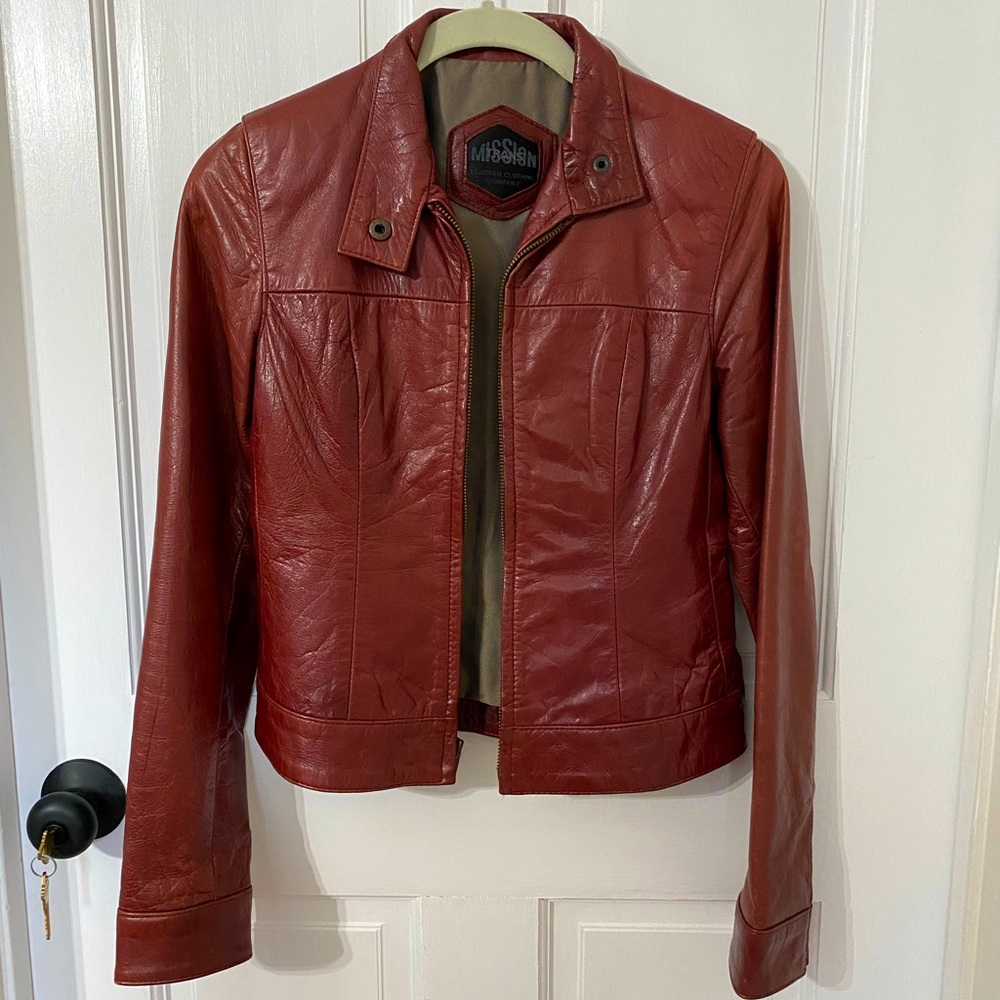 Women’s leather jacket. Size XS in Burgundy/wine.
